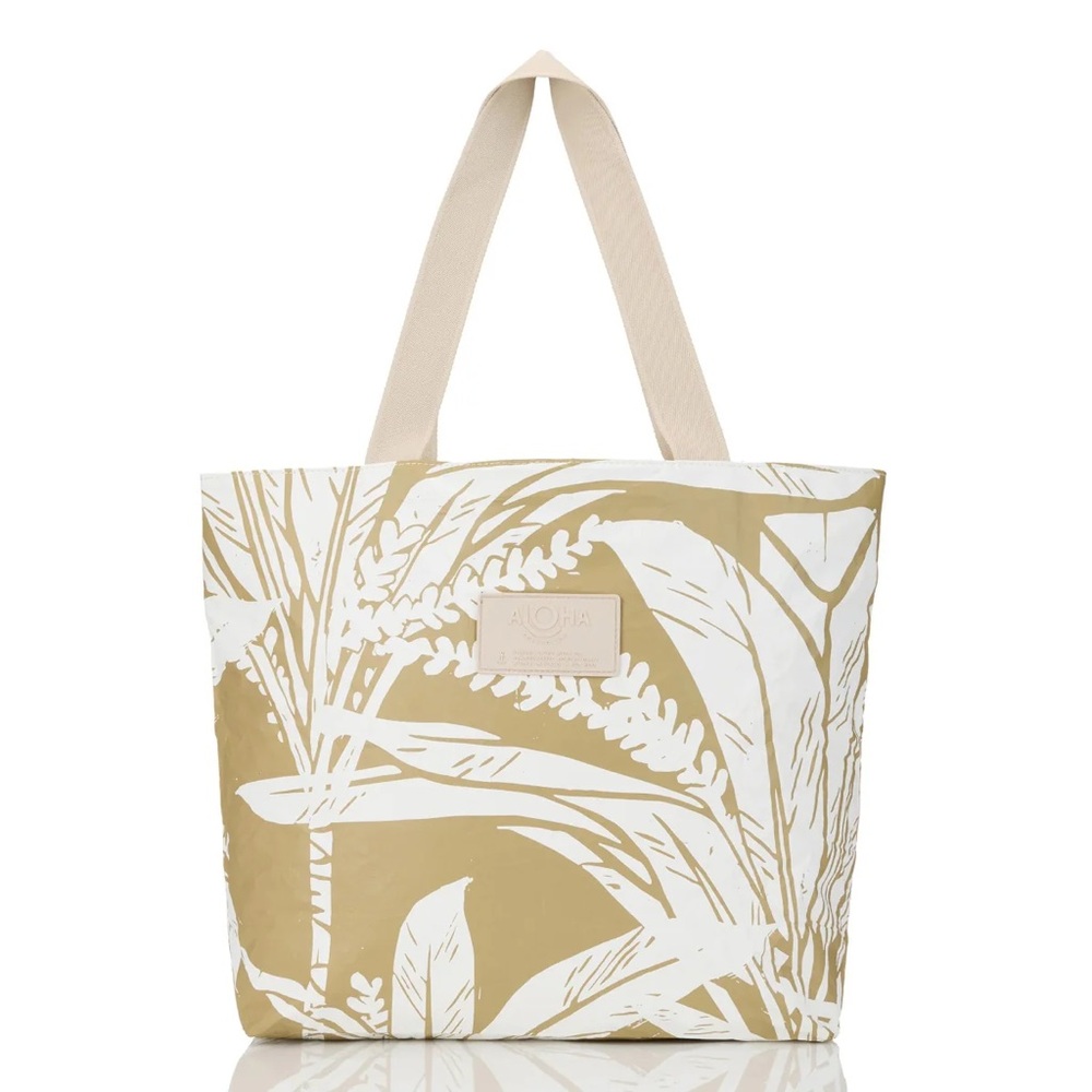 NWT Aloha Collection Ti Leaf Day Tripper Tote.  Latte Color.